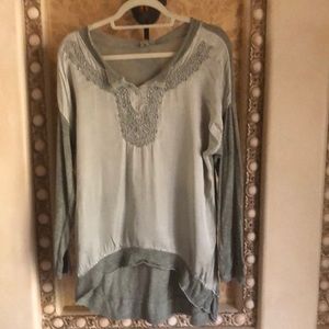 Top with long sleeves